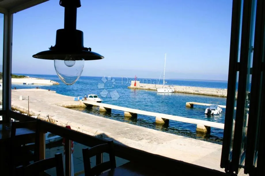 silba,rijetka prilika 5m od mora - kamena kuća s restoranom (292m2) - - slika 2