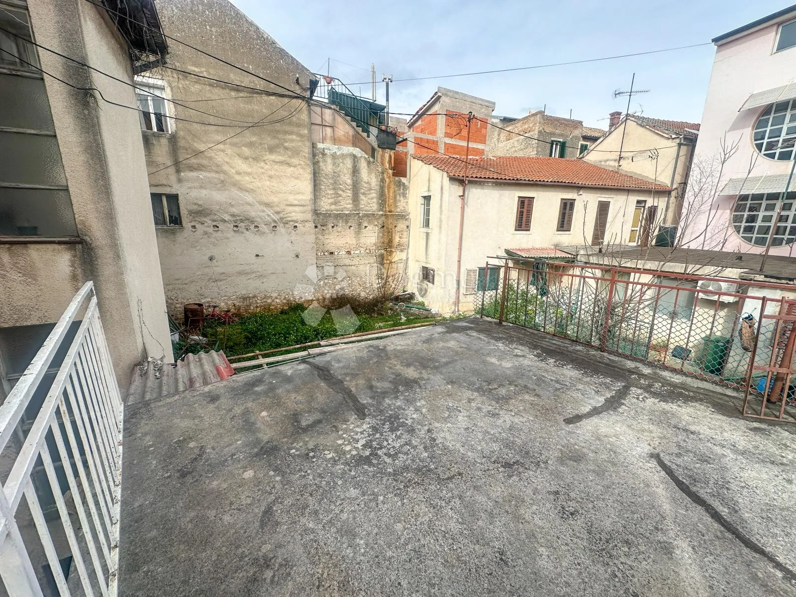 šibenik, vanjski, dva stana s vrtom i terasom u samom cetru - slika 11