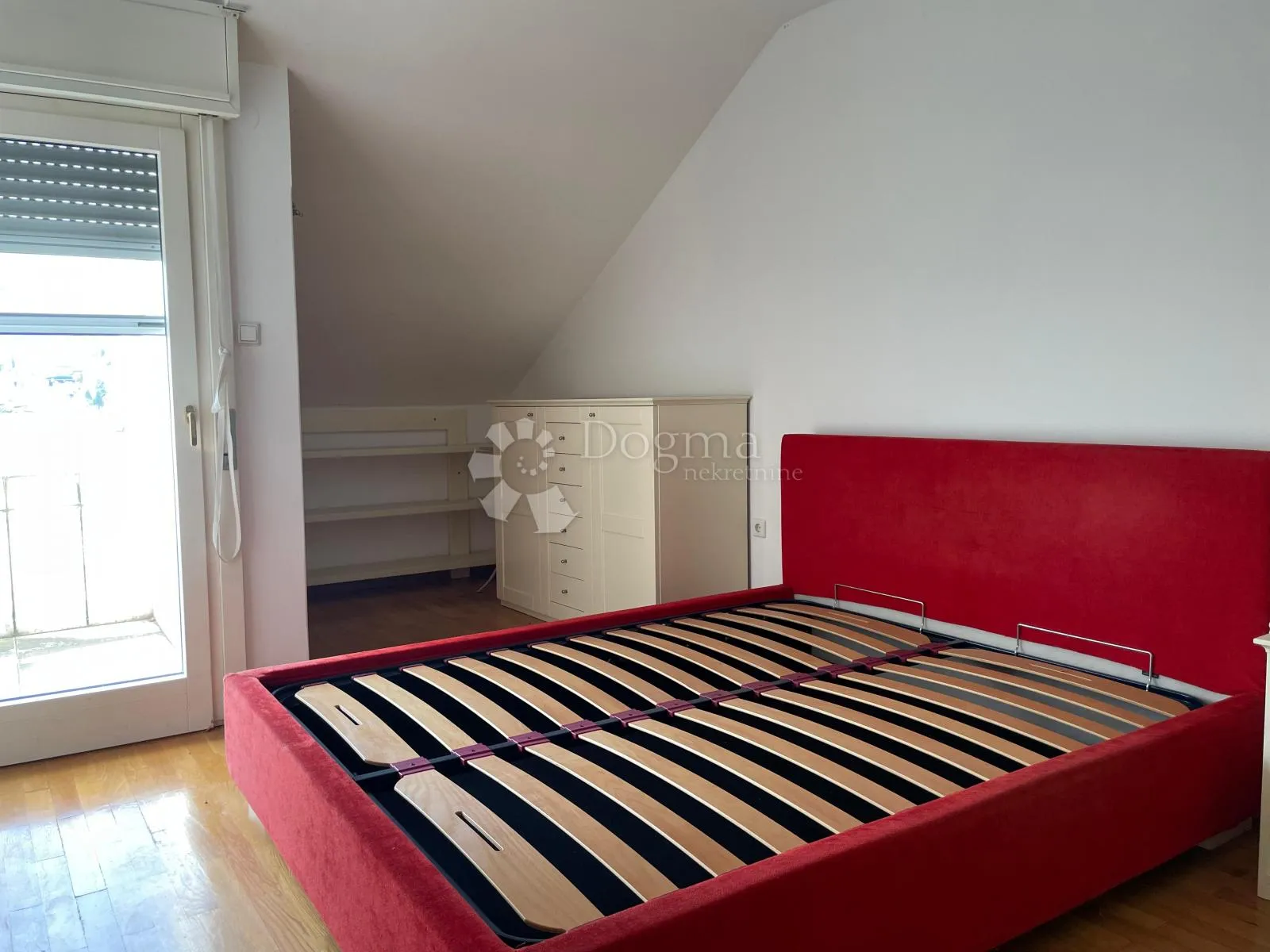 vila šestine - slika 16