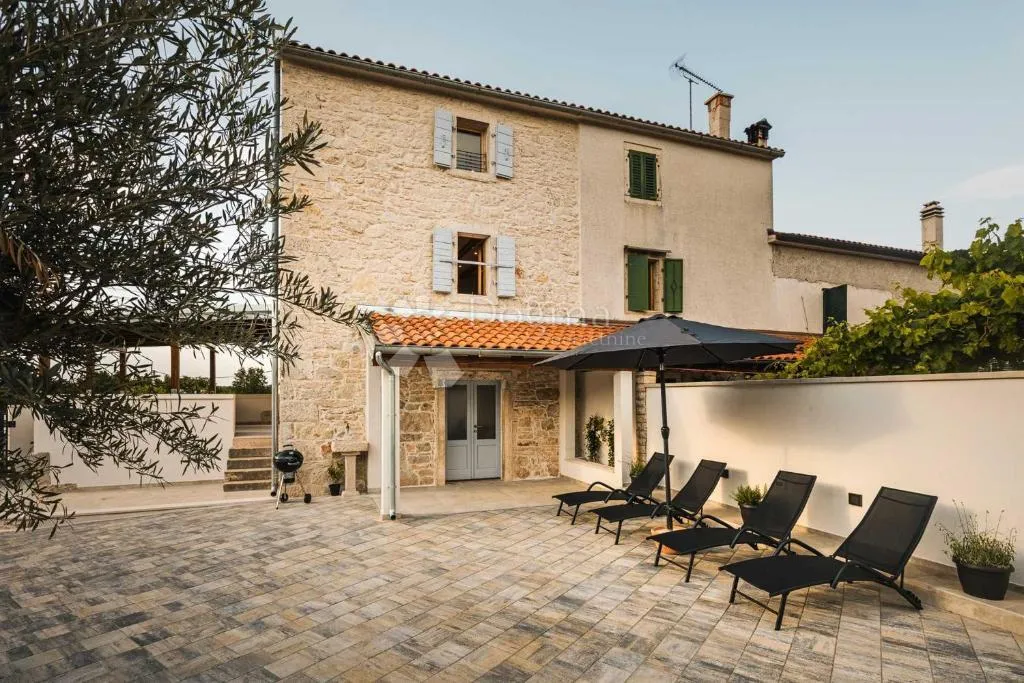 poreč - renovirana kamena kuća zadnja u nizu s jakuzijem - slika 2