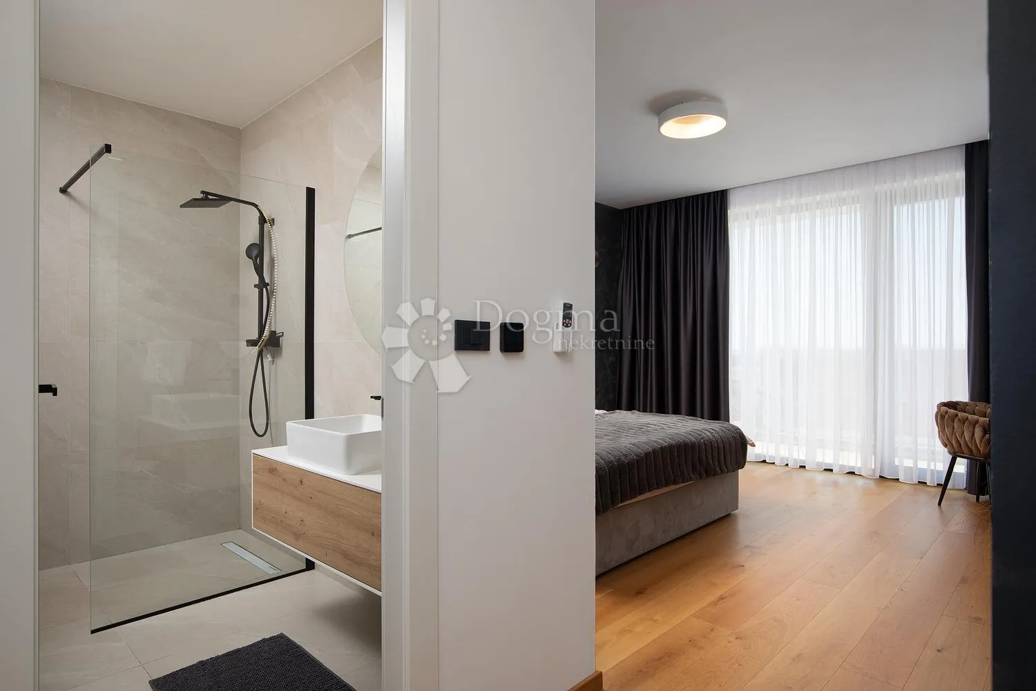 luksuz s infinity bazenom, wellnessom i pogledom na more! - slika 35