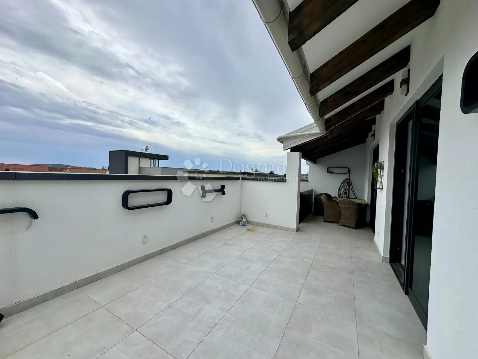 penthouse 140m2 kompletno namješten prilika!! 300m od mora - slika 20