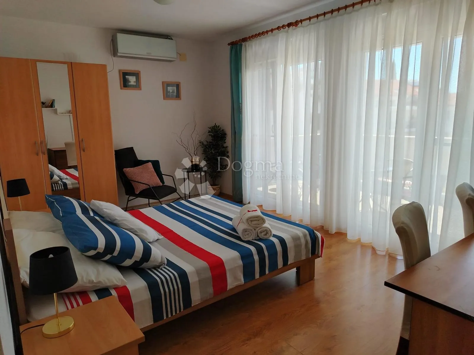samostojeća kuća s dvorištem, samo 80 metara od mora - slika 7