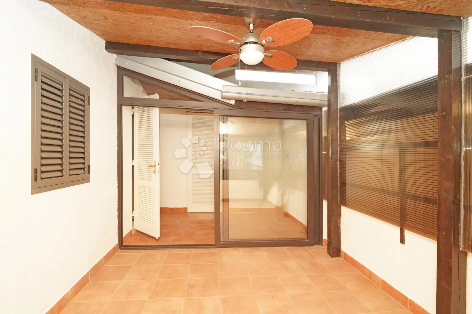 elegantna prizemnica u nizu 82 m²- červar - slika 15