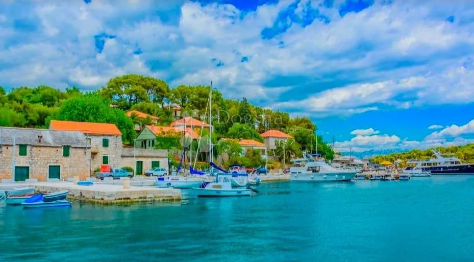 šolta-prvi red do mora, građevinska parcela 2068 m2 i kuća 10 metara do plaže - slika 9