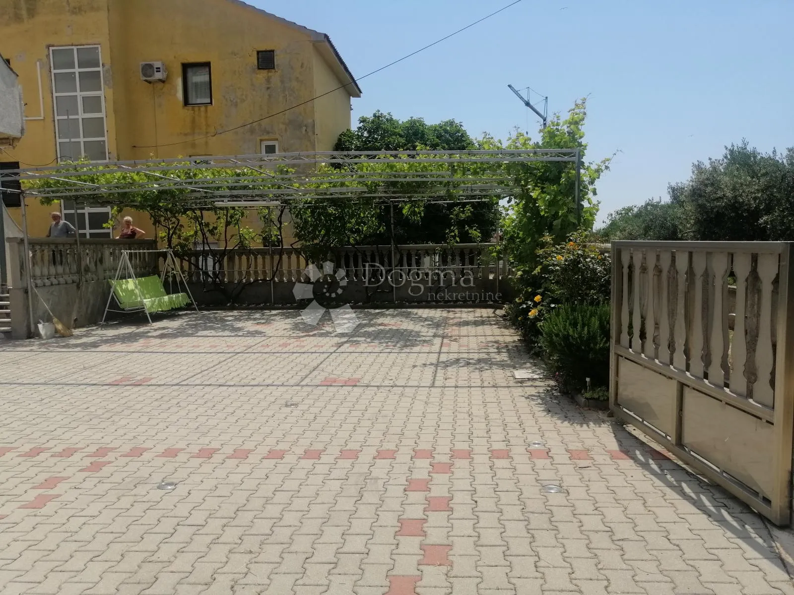 tribunj - kuća s 9 apartmana + građevinska parcela 418 m2 - slika 8