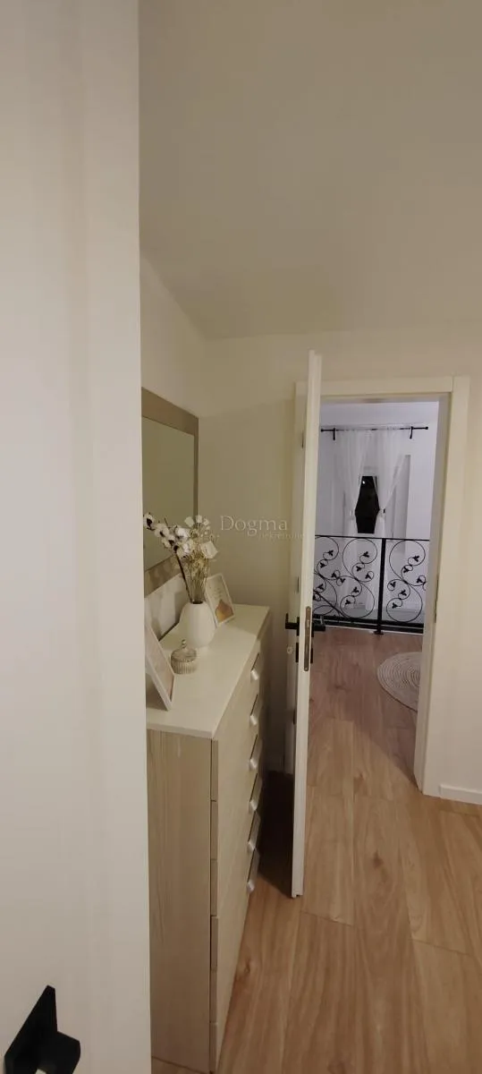renovirana kamena kuća u centru kaštel starog - slika 4