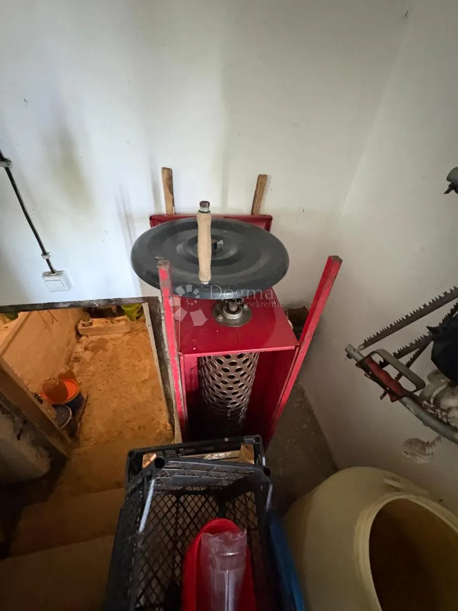 oaza mira i privatnosti – vikendica s vinogradom i 3.797 m² okućnice - slika 20