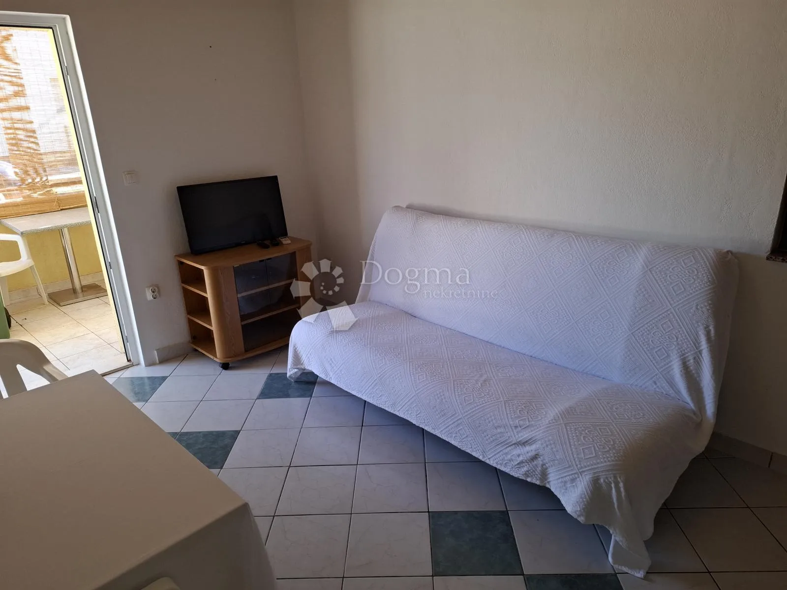 vodice - apartman u prizemlju - slika 2