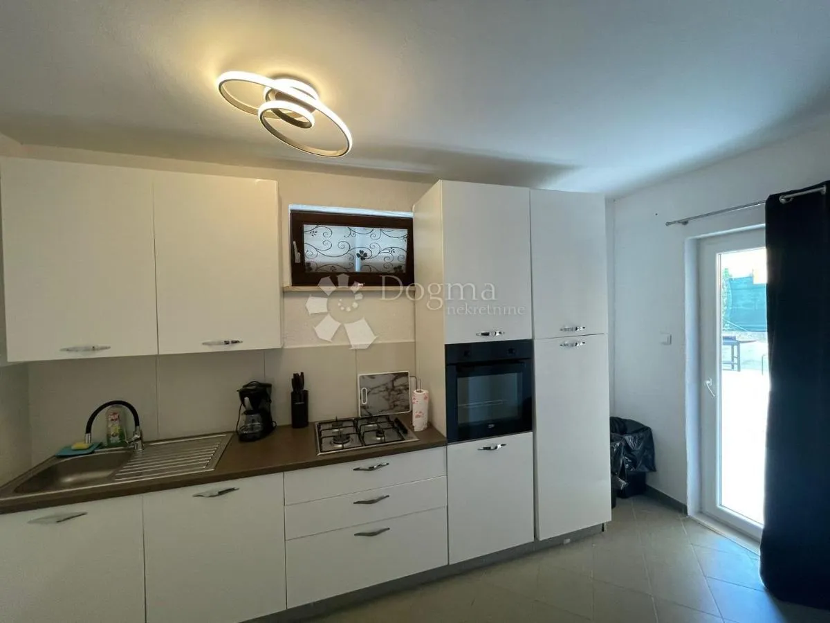 malinska - apartmanska kuća 400 m od mora - slika 9