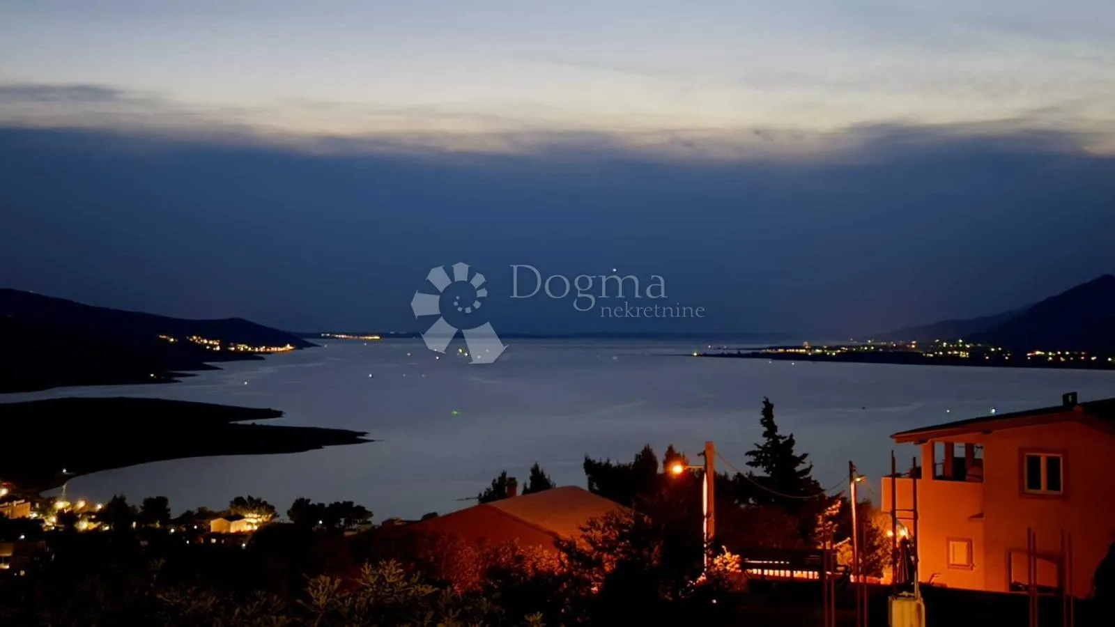 rovanjska - dvojna kuća s dva stana i pogledom na more - slika 18