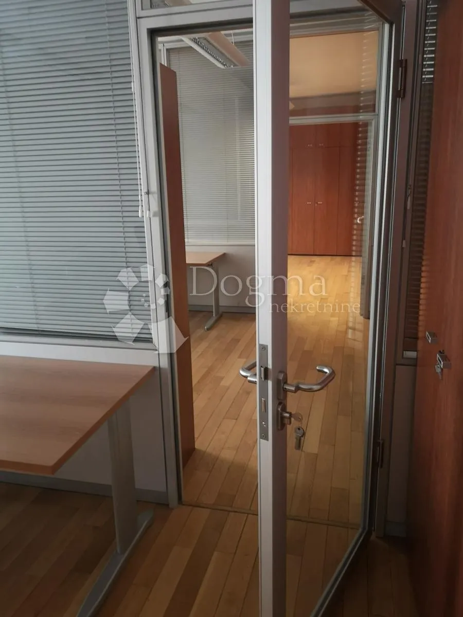 poslovni prostor-kancelarije u zgradi sa liftom! - slika 6