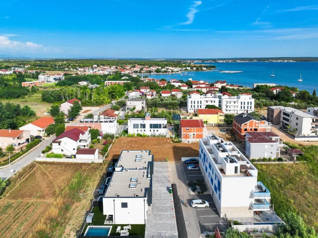 luksuzna dvojna kuća s bazenom – privlaka, 150 m od mora s2 - slika 31