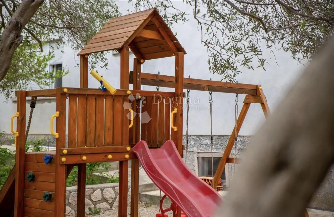 apartmanska kuća - slika 21