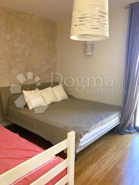*nova cijena* luksuzni stan s podzemnom garažom u centru rovinja - slika 11