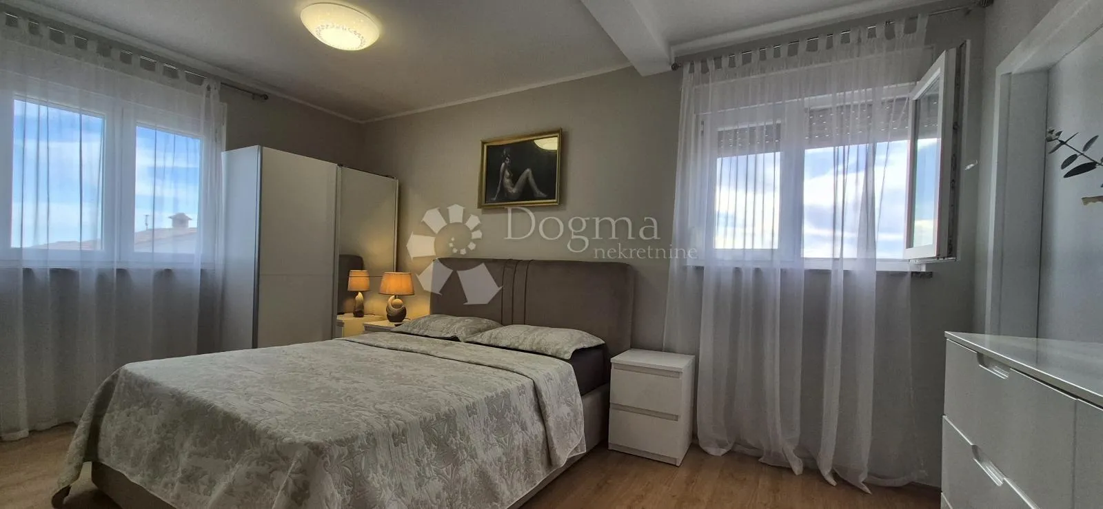 kuća sa 2 stana i bazenom - slika 55