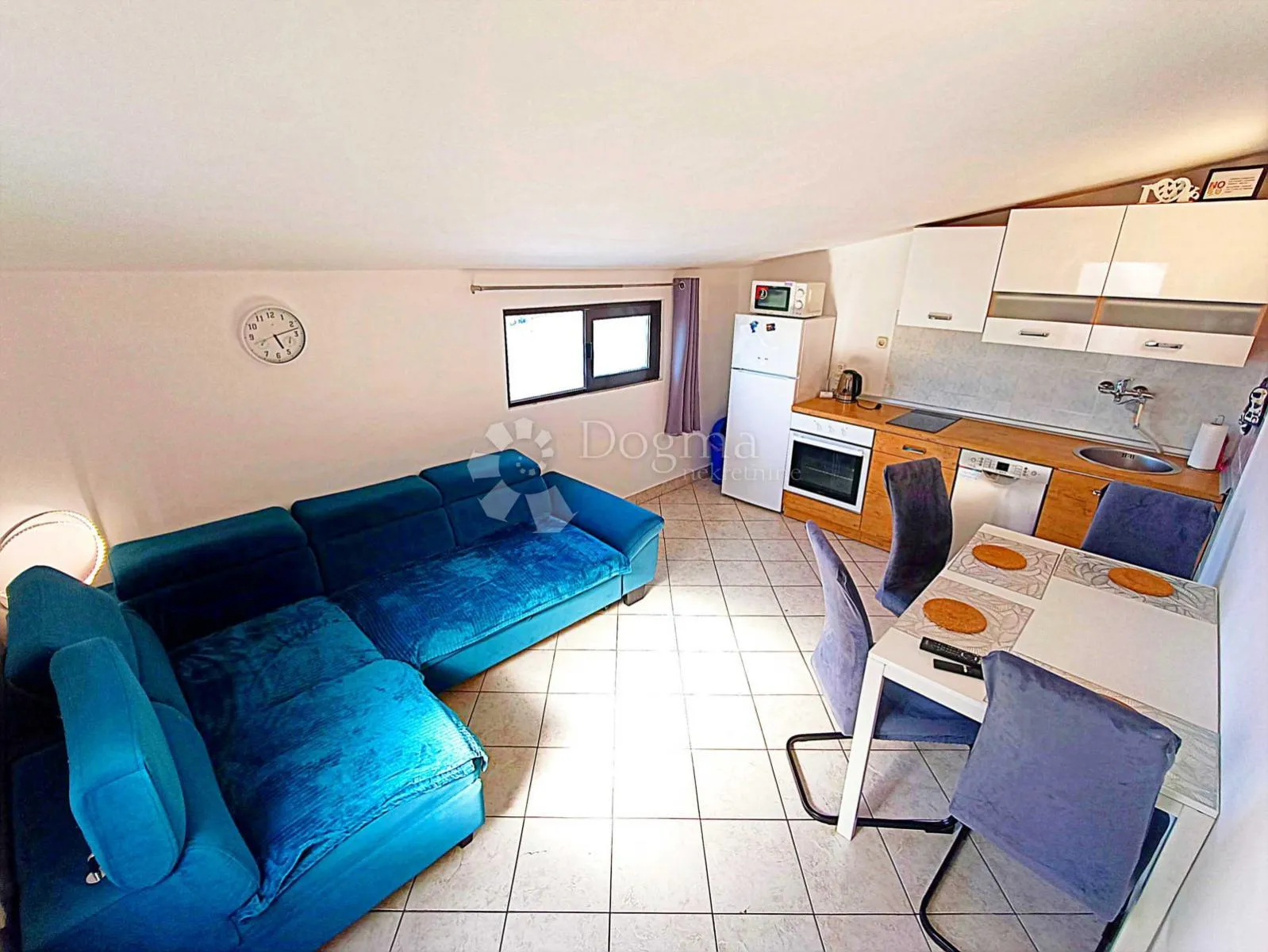 otok pag kuća sa 4 apartmana - slika 8