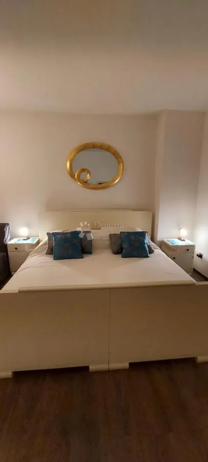 kuća sa 3 apartmana u centru rovinja! - slika 7