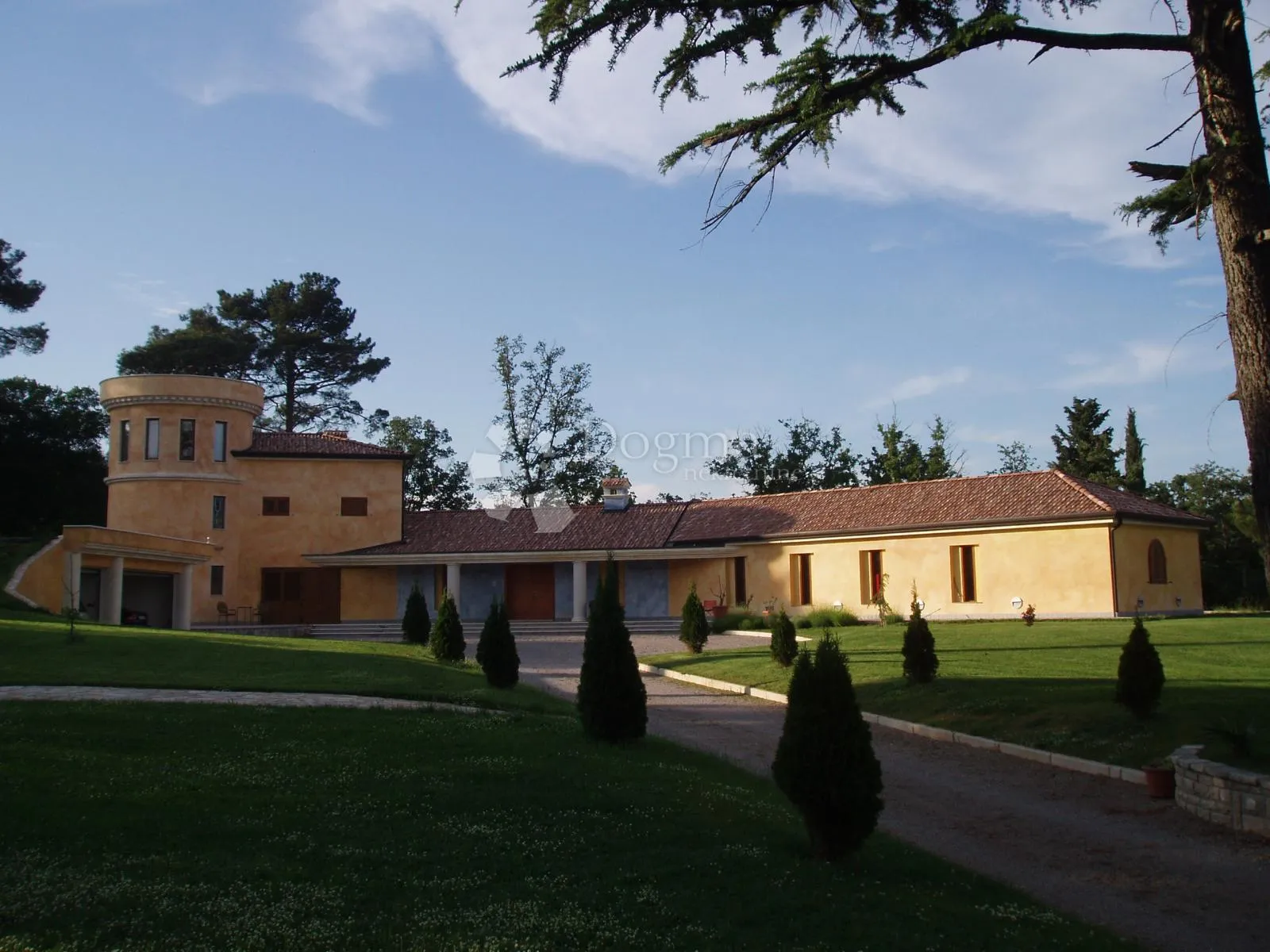 vila vrhunske gradnje s velikom parcelom i potpunom privatnošću - slika 22