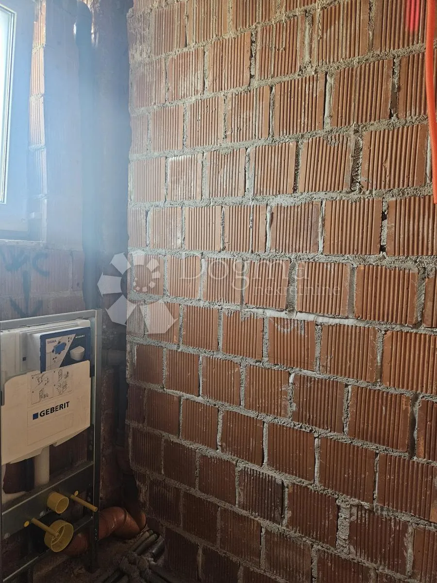 dvoetažni stan u novogradnji - slika 11