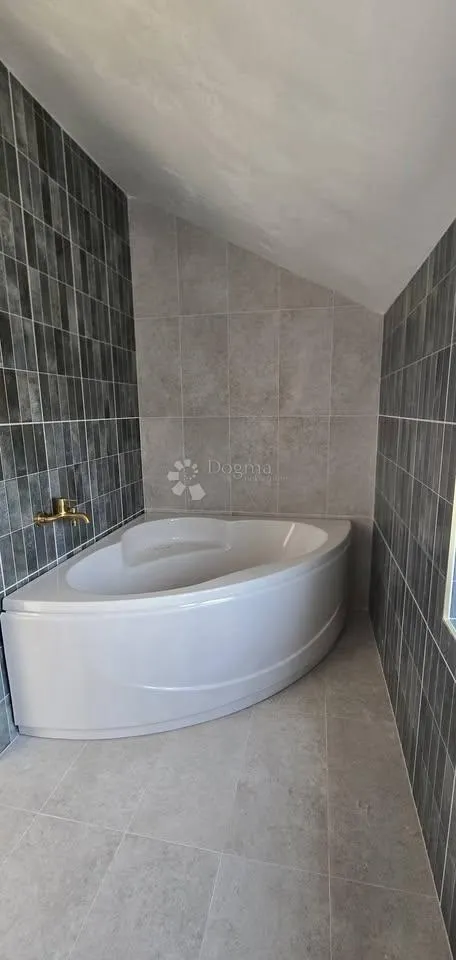 moderna kamena kuća s bazenom - svetvinčenat - slika 7