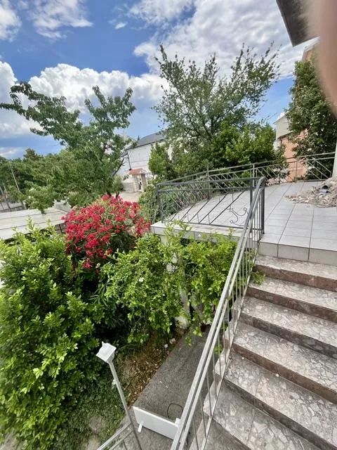 jadranovo,apartman sa visokim potkrovljem i garažom - slika 6