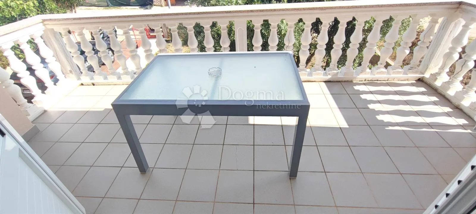 top samostojeća kuća s 3 apartmana (300m od mora), povljana - slika 10