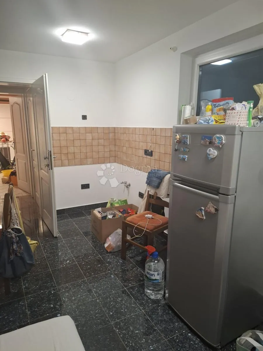 stan 130m od mora- povljana - slika 11