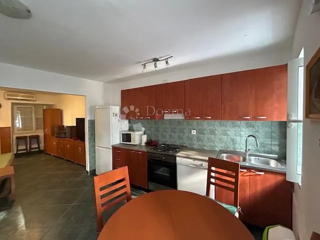 šarmantna starina u prvom redu do mora - slika 2