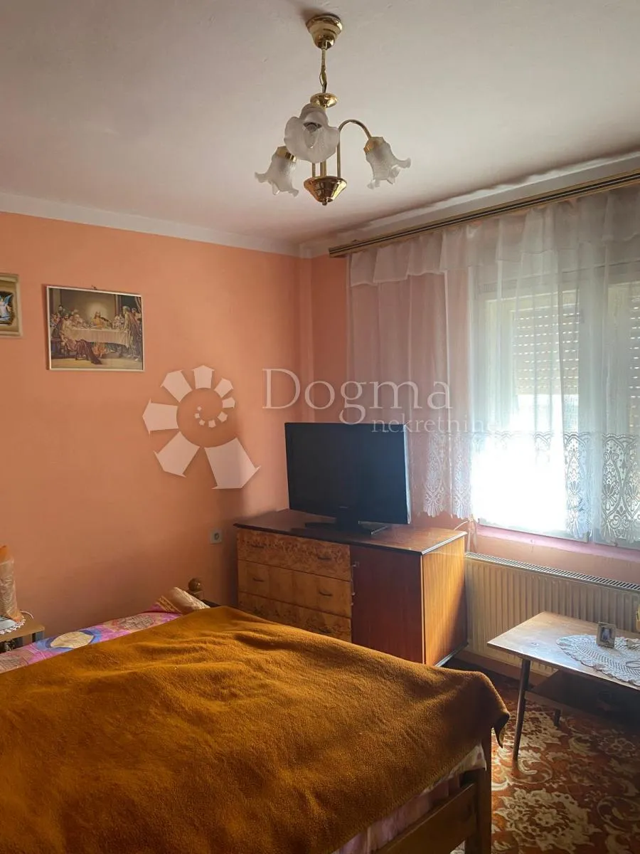 kuća u kaštelancu za renovaciju - prilika! - slika 10