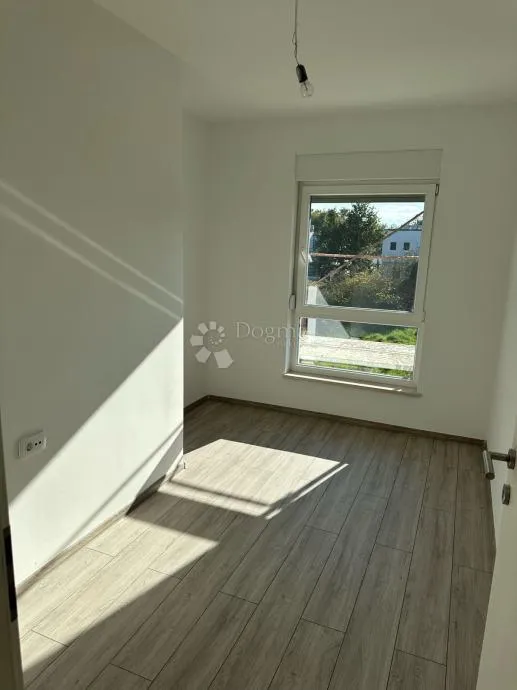 moderni 2-sobni stan u novogradnji, 800 m od mora - slika 11