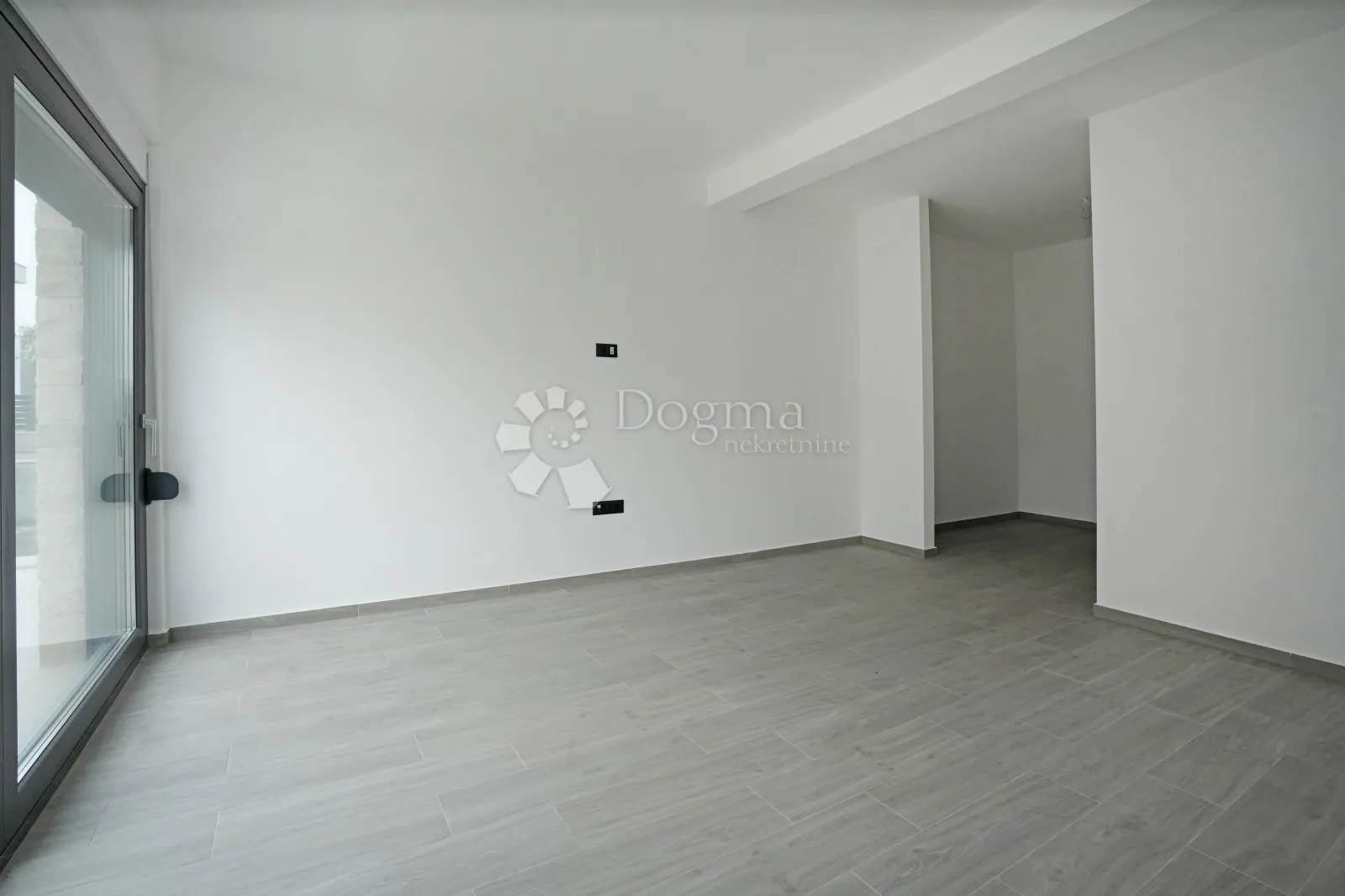 novoizgrađna moderna vila u taru! - slika 32