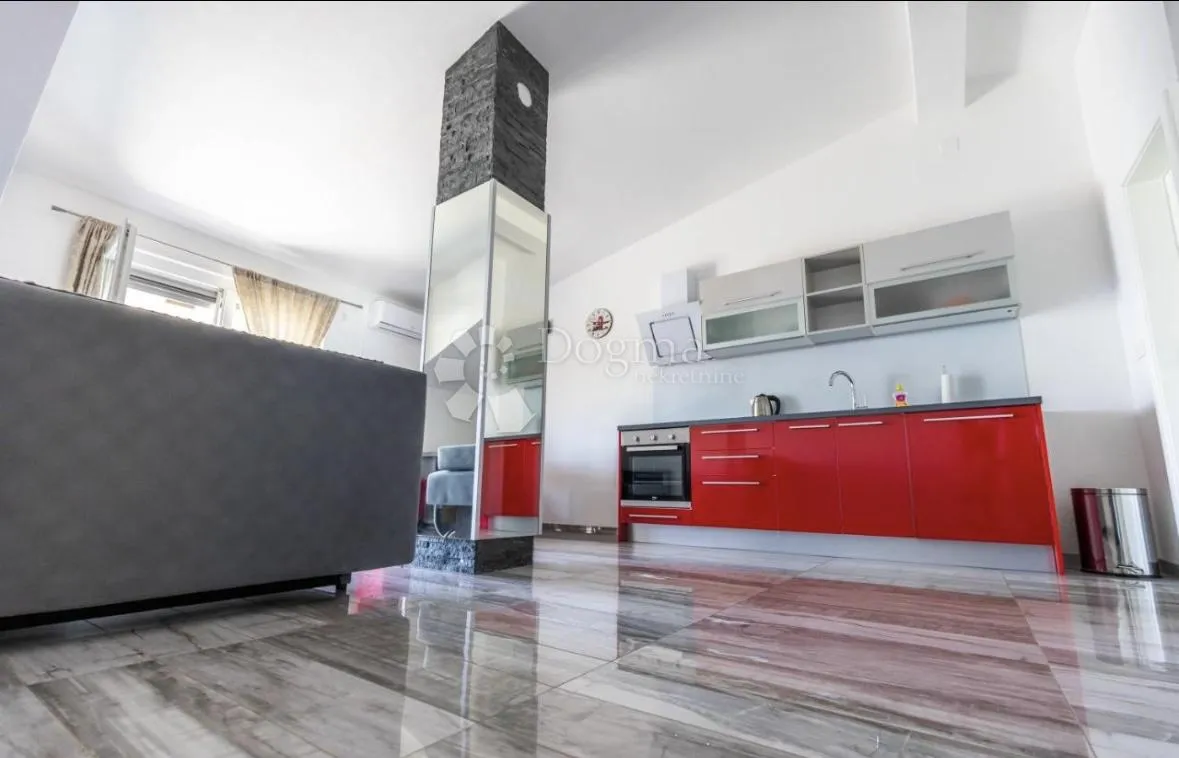 kuća s tri apartmana uz more - slika 7