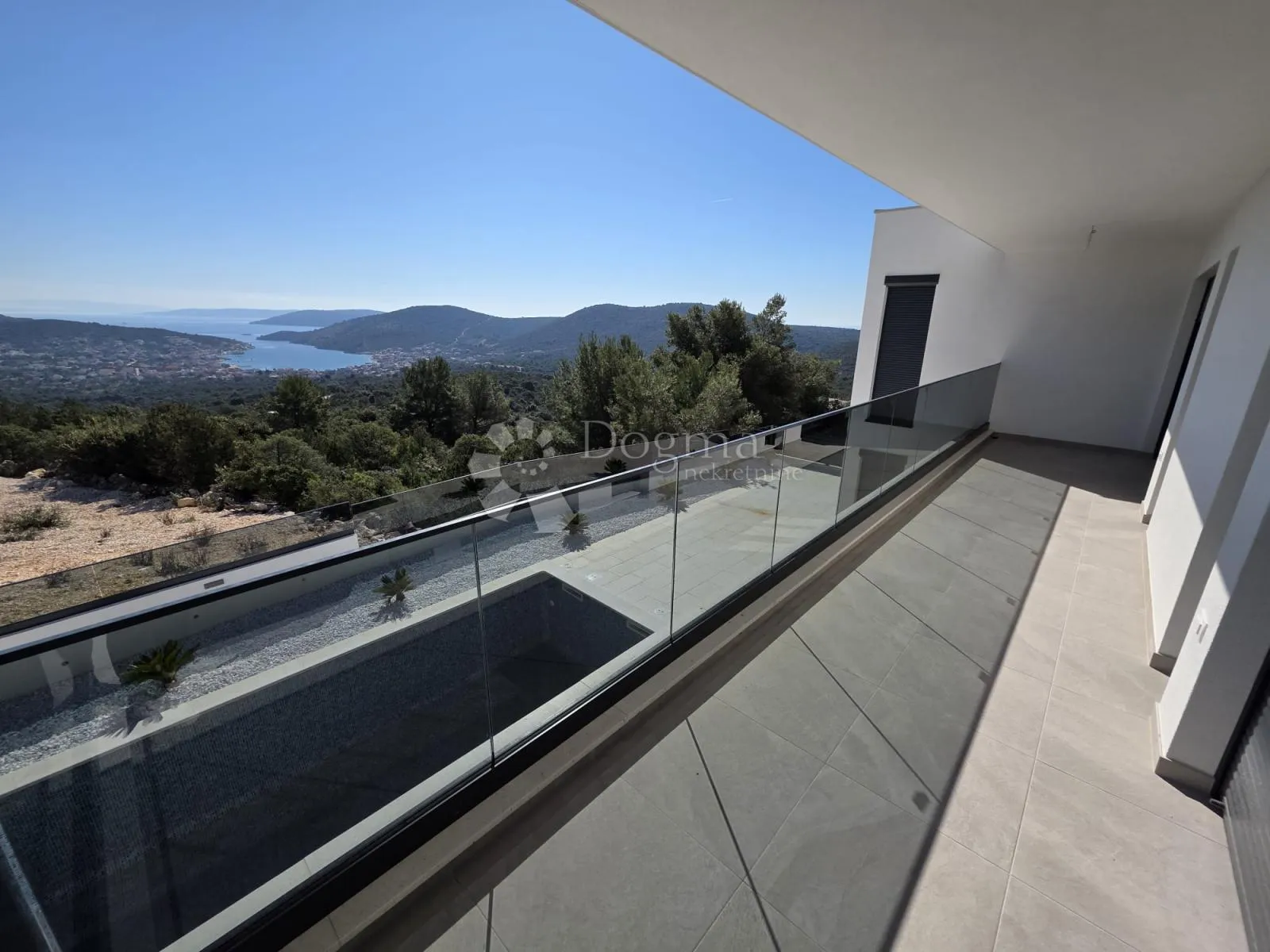 vinišće- top prilika!!! moderna villa s pogledom na more - slika 15