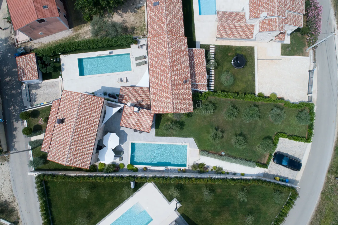 kamena villa s bazenom na mirnoj loakciji - slika 3