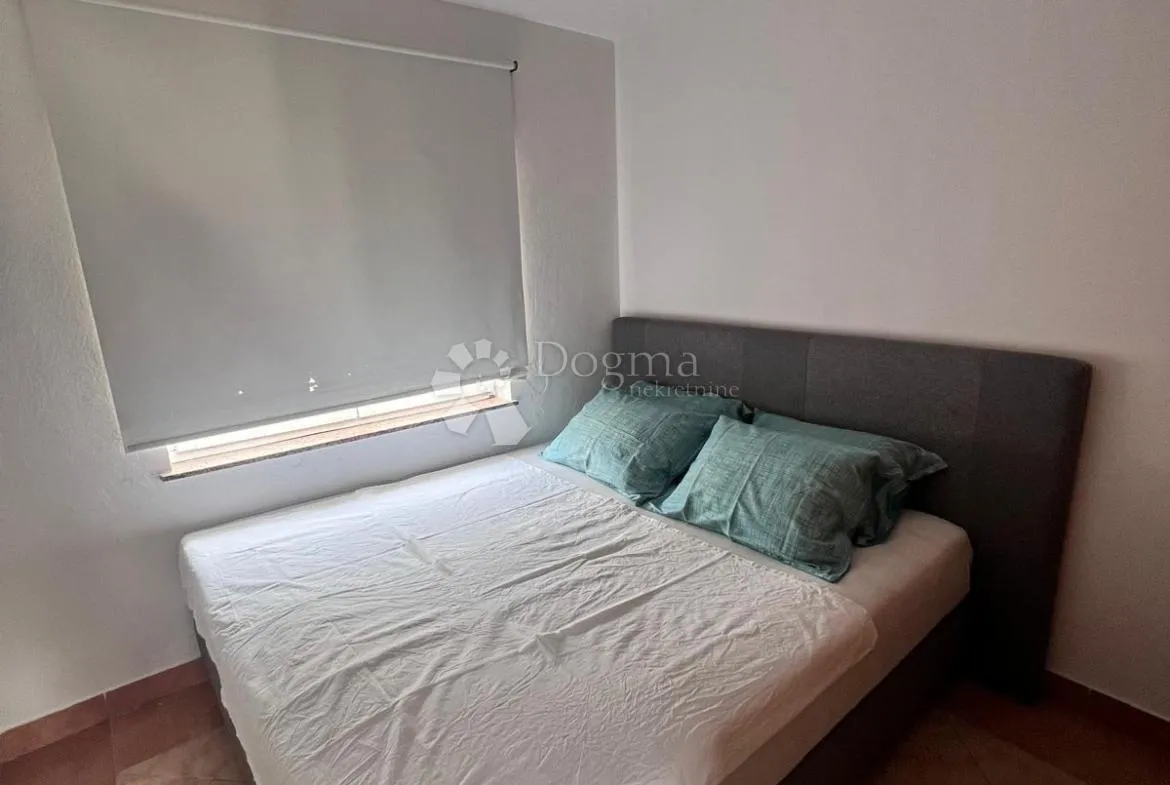 prodaje se namješten apartman na otoku viru! - slika 8