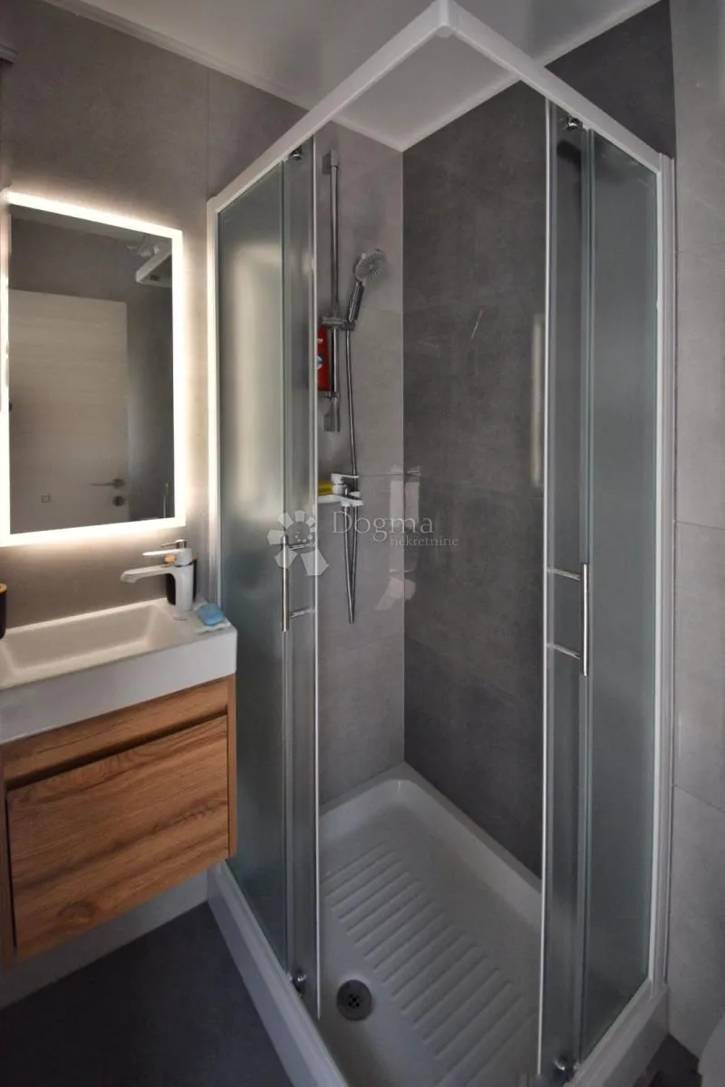 prilika - dva stana + kategorizirani studio apartman! - slika 11