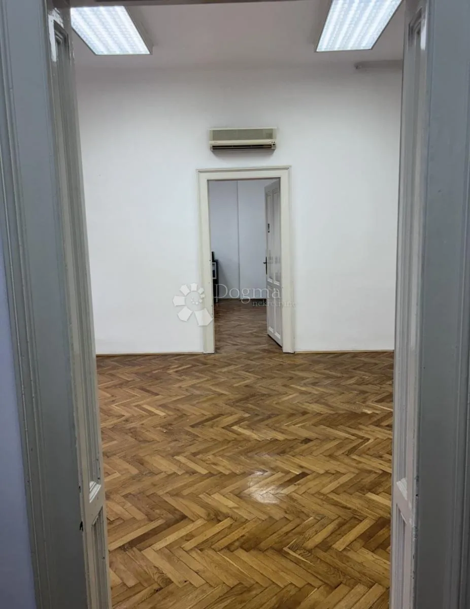 poslovni prostor u strogom centru grada! - slika 7