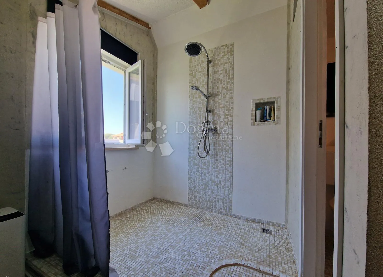 prostran unikatan stan 132 m2 s vrtom 62 m2 – šišan, istra - slika 21