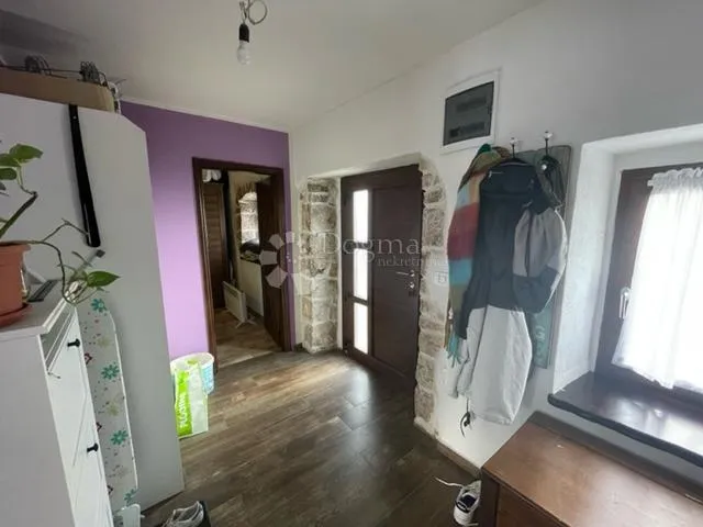 labin okolica,kamena kuća sa dvije stambene jedinice - slika 9
