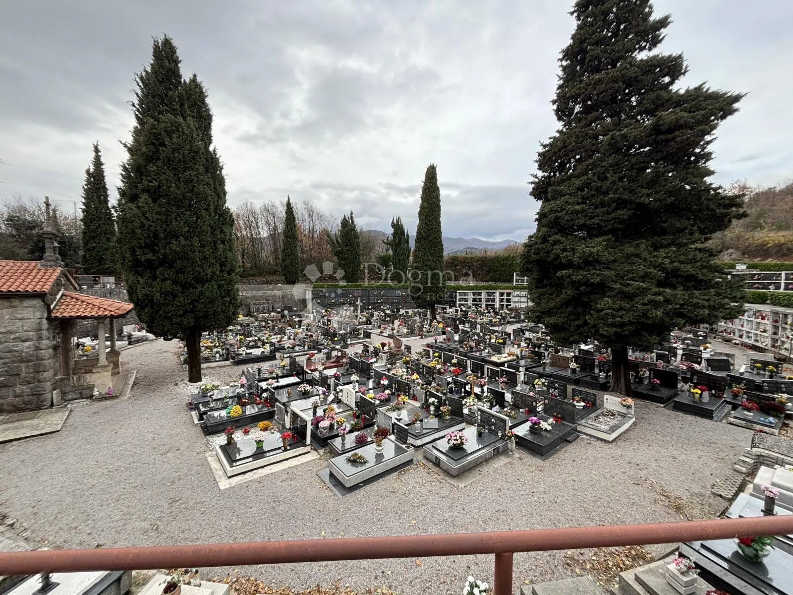 prekrasna i očuvana grobnica pod spomeničkom zaštitom - slika 101
