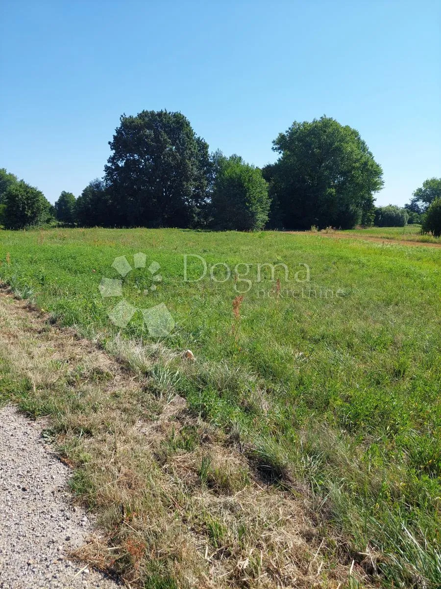 zemljište na odličnoj lokaciji - slika 11