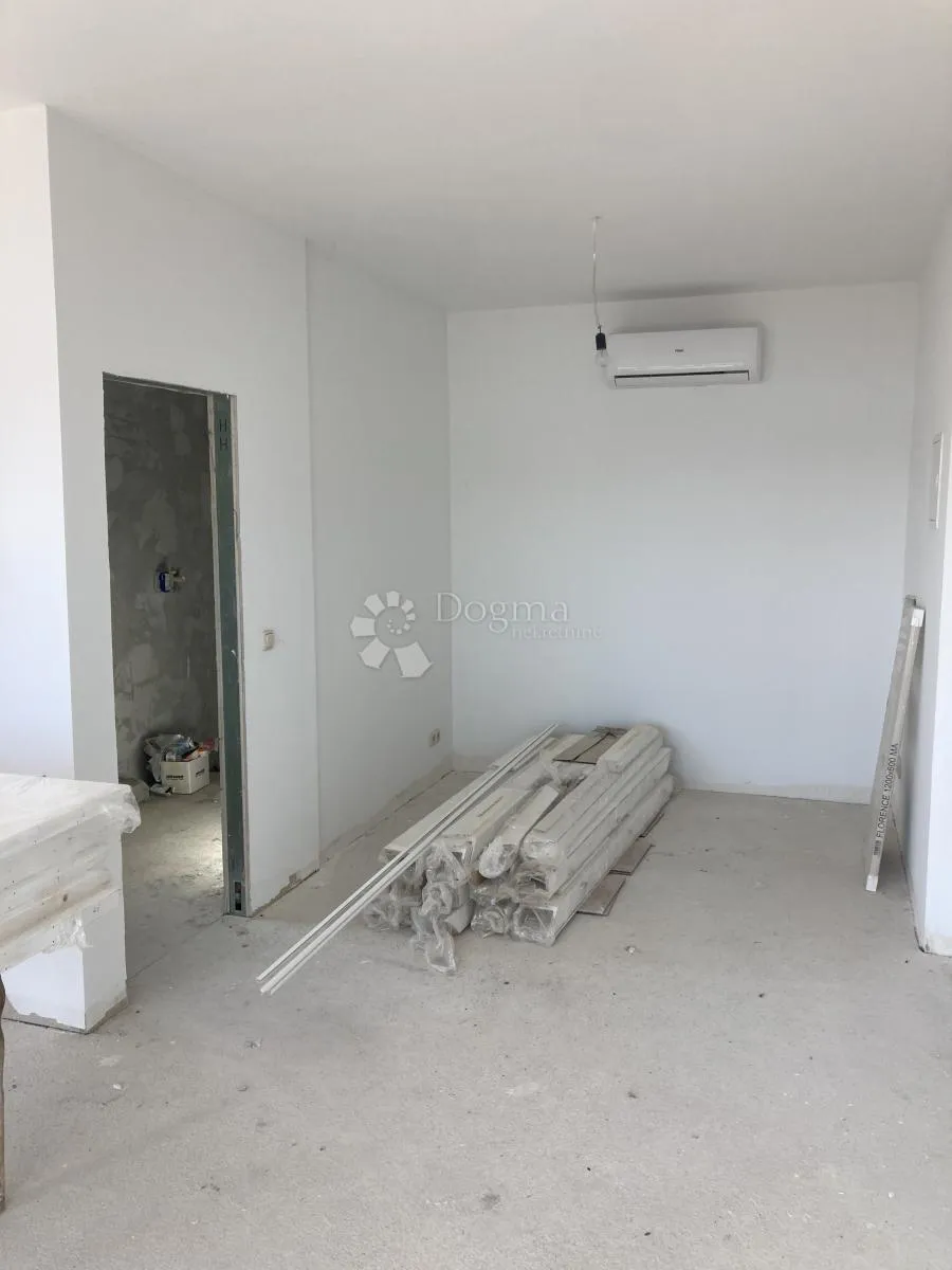 prilika - apartmanska kuća u pirovcu, 1. red do mora - slika 50