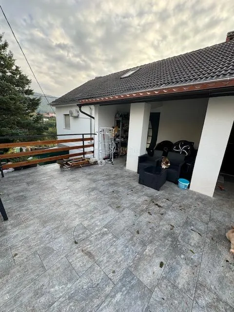 elegantno uređen stan na traženoj lokaciji - slika 12