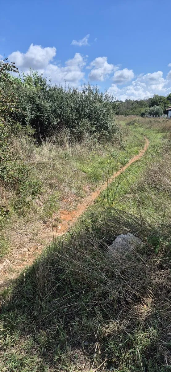 građevinsko zemljište, šikići - 4,5 km od centra pule - slika 2