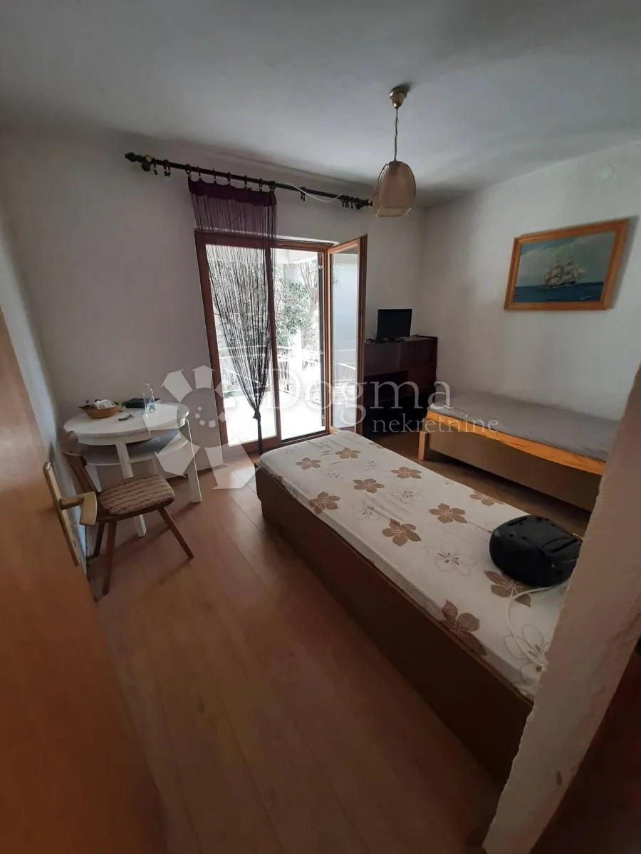 stan sa dvorištem u blizini plaže - slika 11