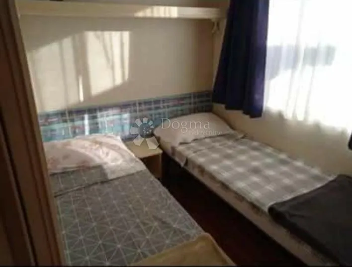 građevinsko zemljište s mobilnom kućicom, primošten - slika 6