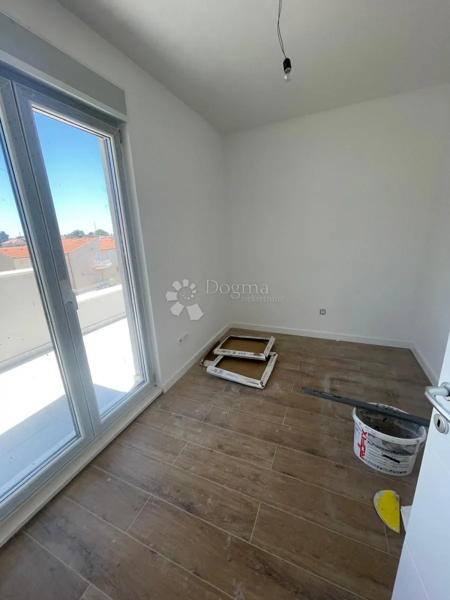dvoetažni stan 200 m od mora - slika 9