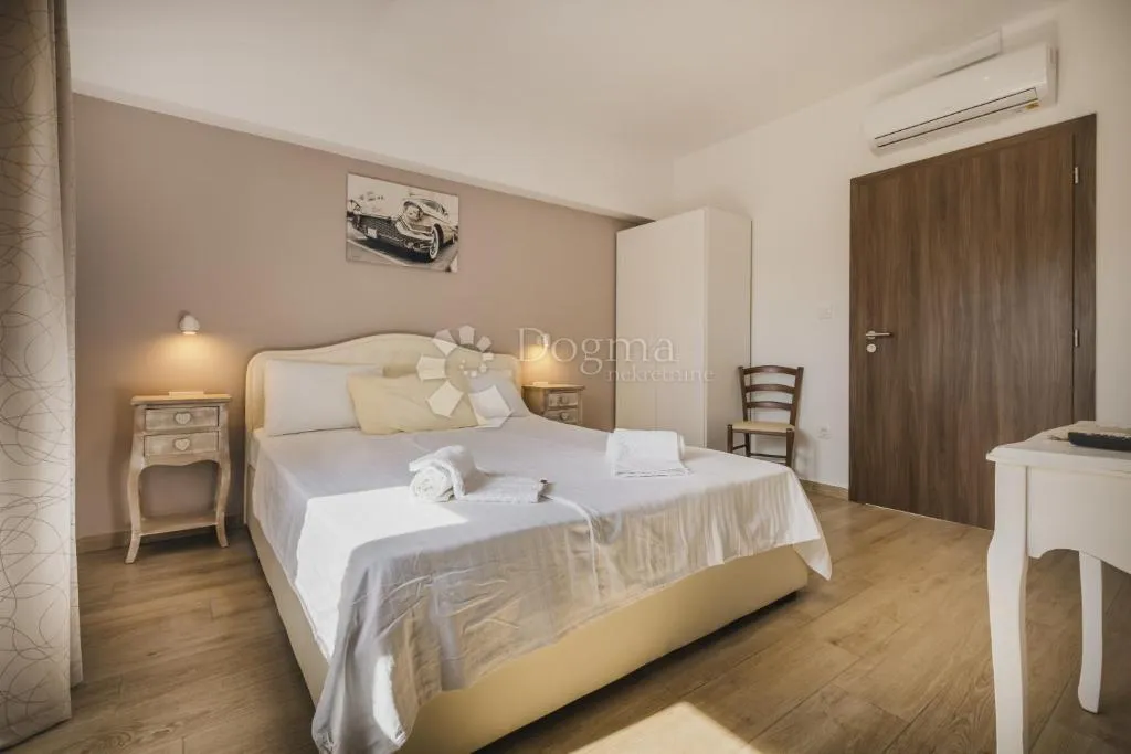 kuća s restoranom i 4 sobe za turistički najam - namješteno - slika 12