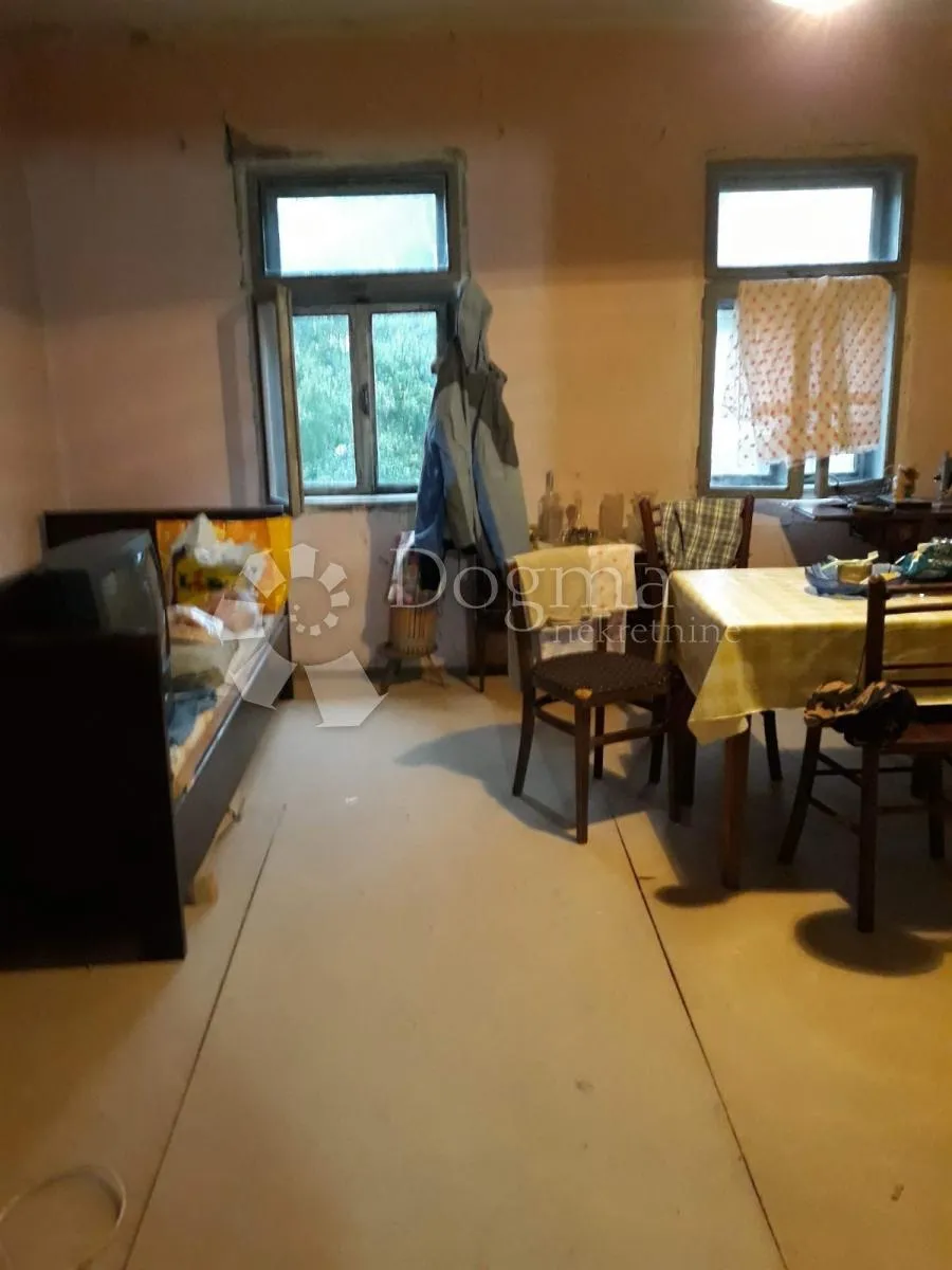 kuća 320m2 sa velikim potencijalom (moravice) - slika 5